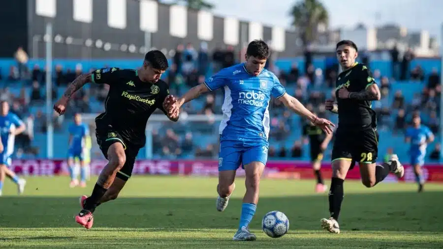 Un golpe de nocaut: Estudiantes de Río Cuarto amargó a Aldosivi en una ráfaga y salvó a Riestra